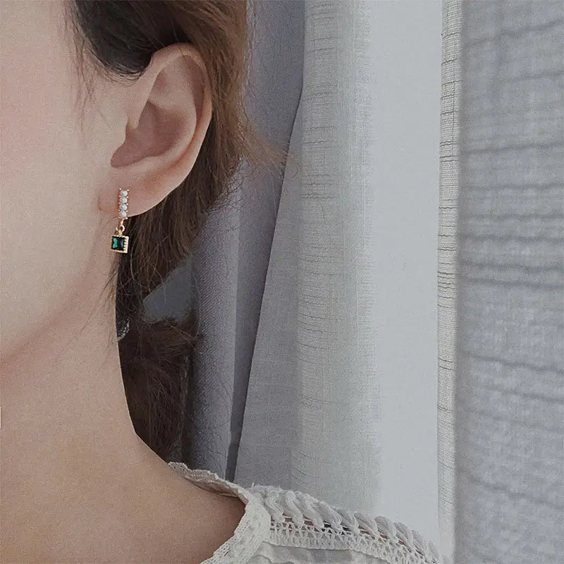 Simple earrings web celebrity earrings null